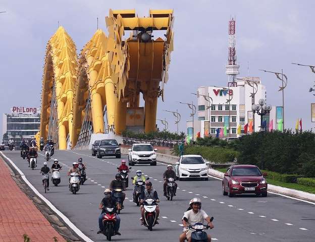 Cầu Rồng và hình ảnh Rồng phun lửa đã trở thành biểu tượng của Thành phố Đà Nẵng. Ảnh: Nguyễn Thành